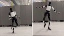 İlon Mask "Tesla"nın rəqs edən robotunu nümayiş etdirdi (VİDEO)