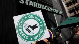 "Starbucks" işçilərinin böyüyən tətilləri - "Reuters"