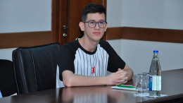 Tanışları ona “yeriyən kompüter” deyirlər - 4 xarici dil, 22 yaşda data analitika müəllimi