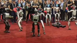 Çində insanabənzər robotlar döyüşdürüldü