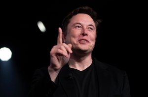 Musk xeyriyyə təşkilatına 108 milyon dollar bağışlayıb