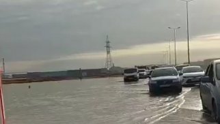 Su kəmərində qəza: Bakı-Qazax yolunu su basdı, əraziyə Mülki müdafiə qoşunları cəlb olundu (FOTO)