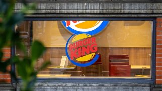 Burger King blogerdən böhtana görə mətbəxdə 40 saat məcburi işləməsini tələb etdi