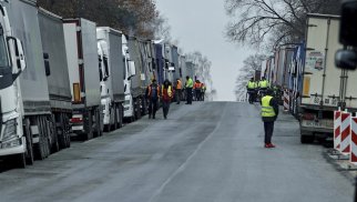 Polşa Ukraynadan ərzaq tranzitinə nəzarət etmək üçün “uçan briqadalar” yaratdı