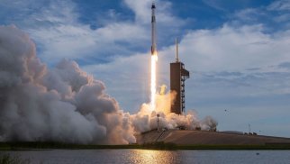 “SpaceX” daha 23 internet peykini orbitə çıxarıb