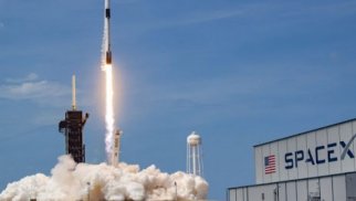 “SpaceX” Türkiyənin rabitə peykini daşıyan raketi orbitə buraxıb