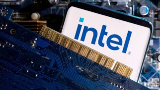 FT: Intel və SoftBank AI çipinin yaradılmasını müzakirə etdilər