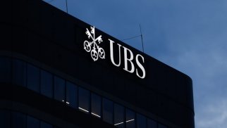 İsveçrə bankı "UBS Swisscard"ın 50%-ni "American Express"ə satır