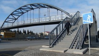 Bakıda daha bir ərazidə yeni yerüstü piyada keçidi inşa edilib