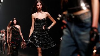 Məşhur İtalyan brendi "Versace"ni almaq üçün danışıqlara başladı - "The Guardian"