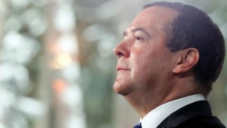 Medvedev şirkətlərindən 8 milyard qazandı, pulu "gizli bağ evi"nə xərclədi