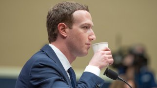 Mark Zukerberq "Instagram"ın inkişafını bilərəkdən ləngitməkdə ittiham olunur