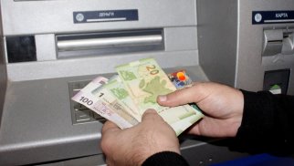 Məmurların maaş və pensiyalarının iri banklar vasitəsilə ödənilməsinə son qoyulacaq