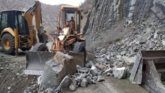 Lahıcda dağ uçqunu: Yol bağlandı