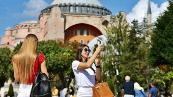 Ən çox turist qəbul edən ölkələr bəlli oldu - Türkiyə ilk üçlükdə