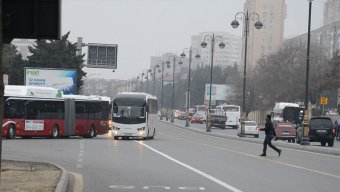 Bakıda turist daşıyan avtobuslar xüsusi ayrılmış zolaqda hərəkət edə bilər?