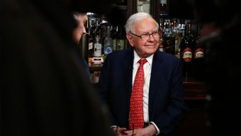 Warren Buffett ABŞ seçkilərində niyə tərəf tutmur?