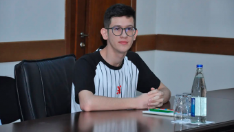 Tanışları ona “yeriyən kompüter” deyirlər - 4 xarici dil, 22 yaşda data analitika müəllimi