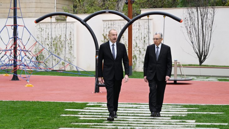 Prezident Nəsimidə yeni salınan parkda yaradılan şəraitlə tanış oldu (FOTO/YENİLƏNİB)