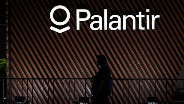 "Palantir" 2025-ci ilin ən yaxşı süni intellekt (AI) səhmi ola bilərmi?