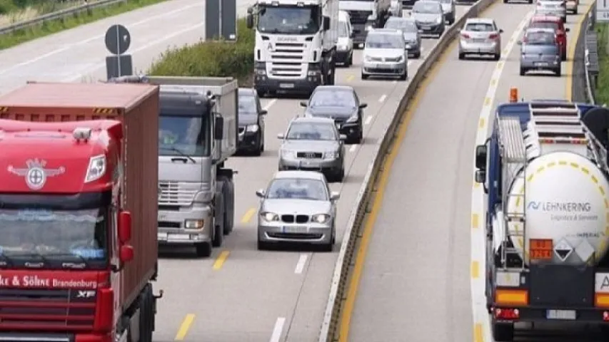 Avtomobil nəqliyyatı ilə sərnişin daşımaları 51 milyon nəfər artıb