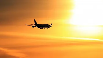 Yaxın Şərqdəki müharibə aviasiya sənayesinə 100 milyard dollar zərər vuracaq
