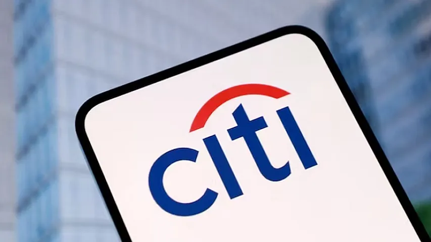 "Citigroup" Trampın hesabları ilə bağlı qanunsuz işdən çıxarmada ittiham olunur