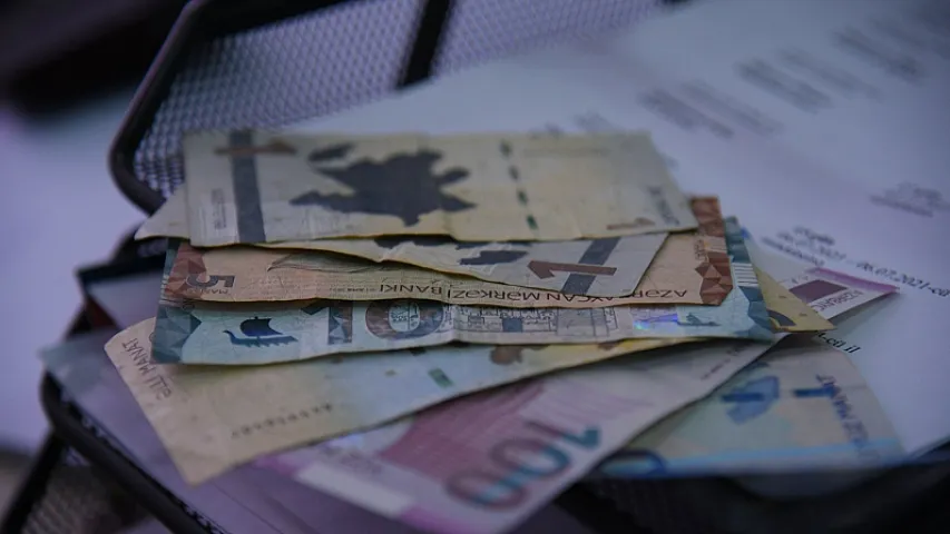 Ticarət və xidmət sektoruna kredit qoyuluşu 6 ildə necə dəyişib?