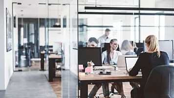 Böyük holdinqlər üçün tək ofis həmişə doğru seçimdirmi?