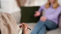 Azərbaycanda psixoloq seansları niyə bu qədər bahadır? – Qiymətlər 500 manatı keçir