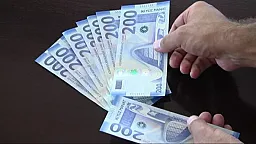 Məzuniyyətə çıxan işçiyə görə əlavə ödəniş ala bilərsiniz - Qanun nə deyir? 