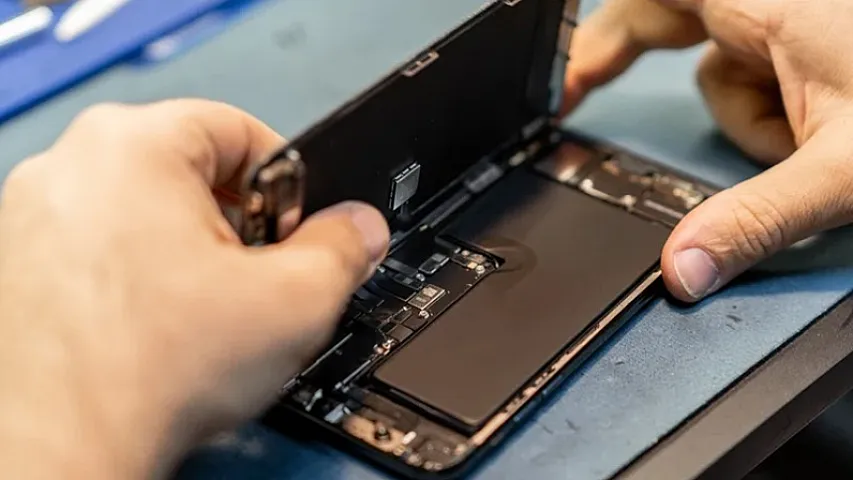 Smartfon istehsalçıları niyə çıxarıla bilən batareyalardan imtina etdi?