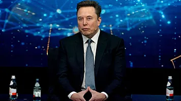 "SpaceX" 1 trilyon dollarlıq bazar dəyərini itirdi