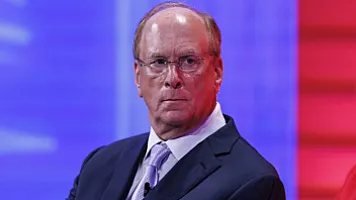 "BlackRock" CEO-su: "Kriptovalyuta bazarı daha sabit vəziyyətə gəlib"