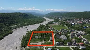 Şahdağa gedən yolun üzərində 2,6 milyona torpaq satışa çıxarıldı