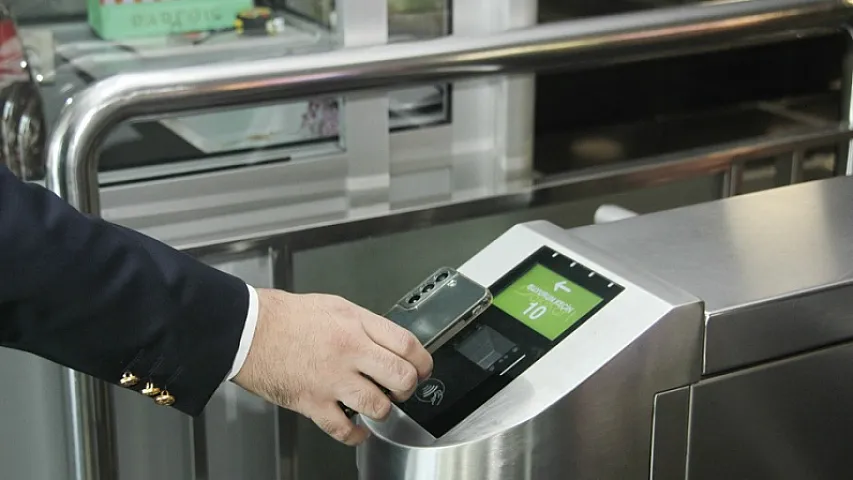 Metroda NFC ilə keçiddə problem yarandı