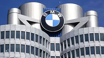 BMW ABŞ-də yüzminlərlə avtomobilini geri çağırır 