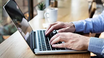 İstifadəçilər ən çox hansı internet xidmətində vaxt keçirir? - 