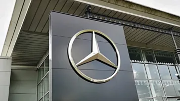 "Mercedes"in gəliri azalsa da, mənfəəti gözləntiləri üstələdi
