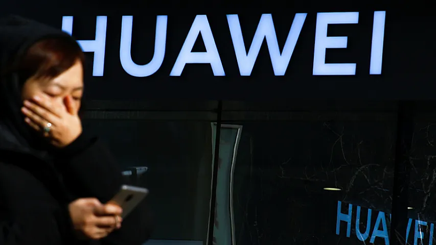"Huawei"nin çip sirrlərini oğurlayan keçmiş işçilərinə həbs cəzası verildi