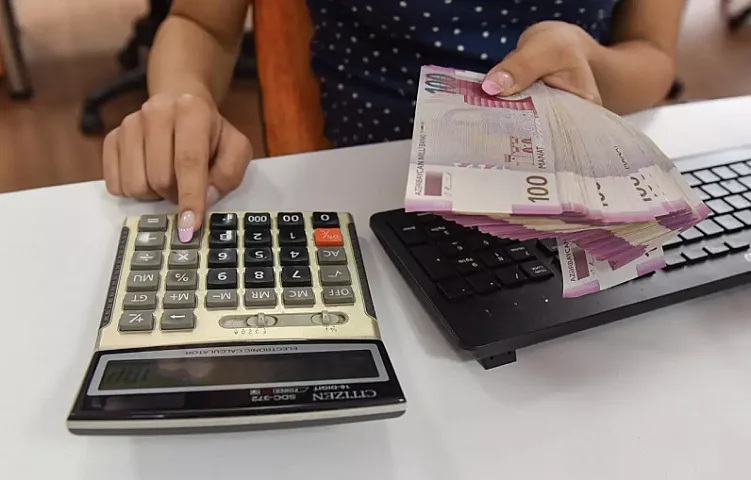 Dövlət büdcəsinin gəlirləri proqnozu 700 mln. manatdan çox üstələyib