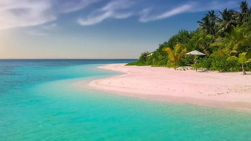 Mavi dəniz və kristal təmiz çimərliklər: İstirahət üçün gediləcək 5 ölkə