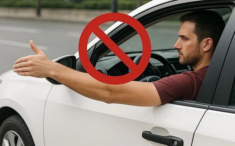 DYP əlini pəncərədən çölə çıxaran sürücülərin hansı halda cərimələnəcəyini açıqladı