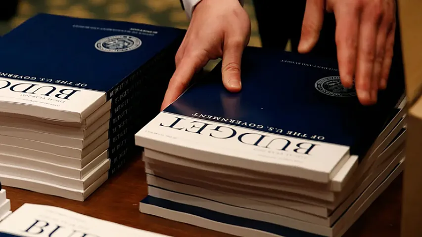 ABŞ-ın büdcə kəsiri tariflərdə rekord artıma baxmayaraq genişlənir