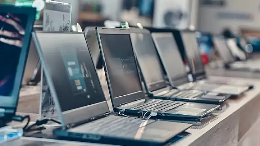 Azərbaycanda noutbuk istehsalı 42 faizdən çox artıb