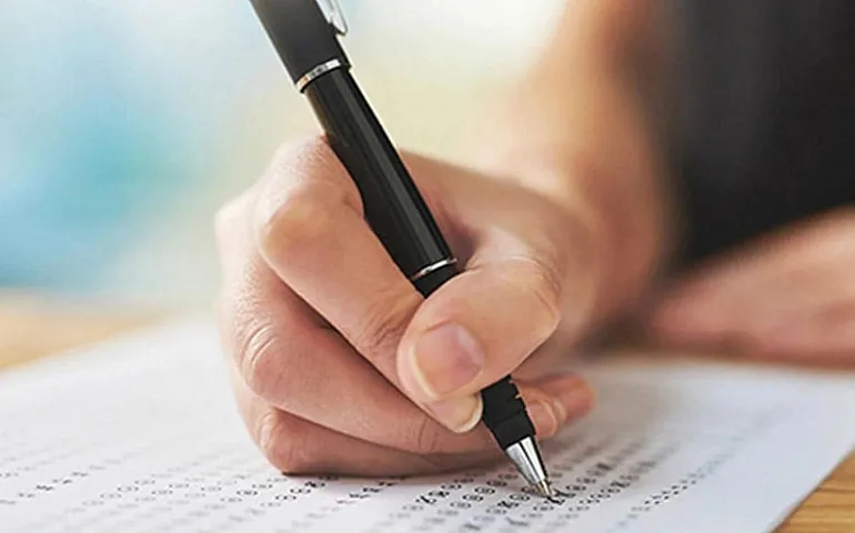 Bu qrupda 600-dən yuxarı bal toplamış 10 abituriyent tələbə adını qazana bilməyib