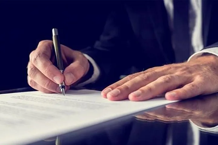 Kağız sənəd tələb edən universitetlər - 