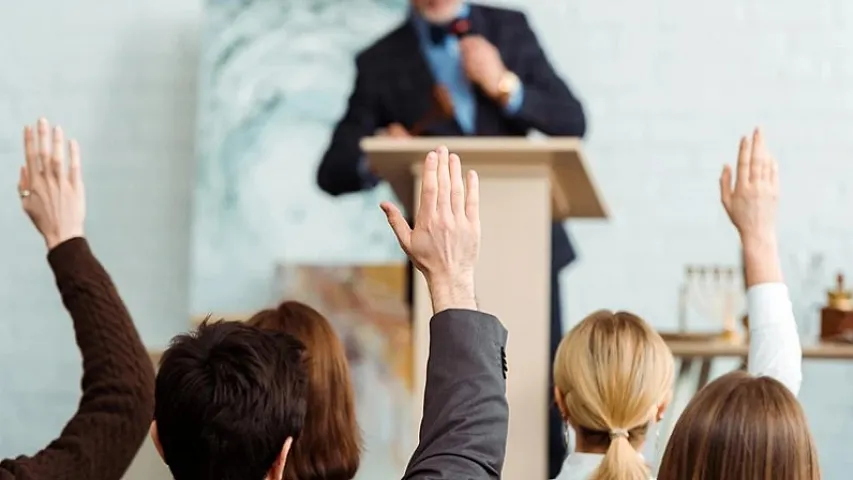 "Səhranın qızılgülü" hərraca çıxarılır