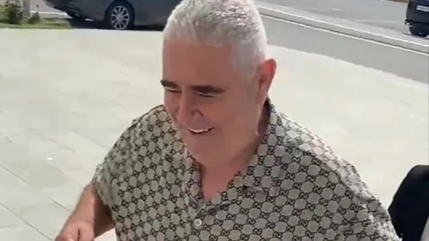 “Şərurlu İsfəndiyar” həmişə geyindiyi köynəyin qiymətini açıqladı