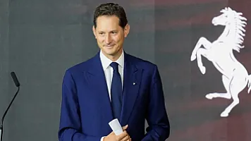 "Ferrari"nin rəhbəri İtaliyanın vergi tələbinə görə bir il ictimai işlərdə işləyəcək